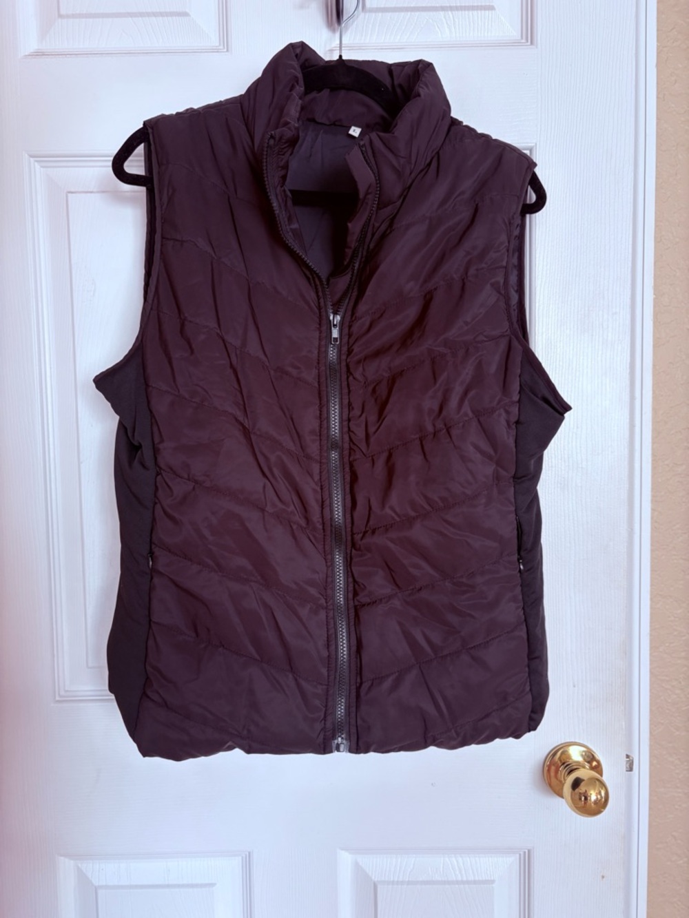 Black Puffer Vest Large Zip Front Quilted Sleeveless Jacket NWOT